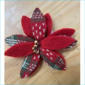 Clip on Flower Red and Green Knit 14cm